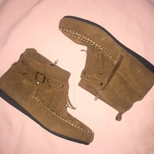 Brown Girl Low cut boots